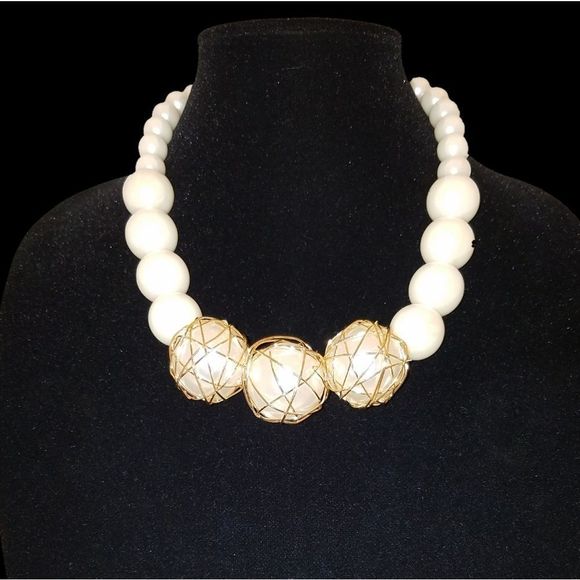 Luxe Oversized Golden Pearl Necklace - Picture 2 of 2